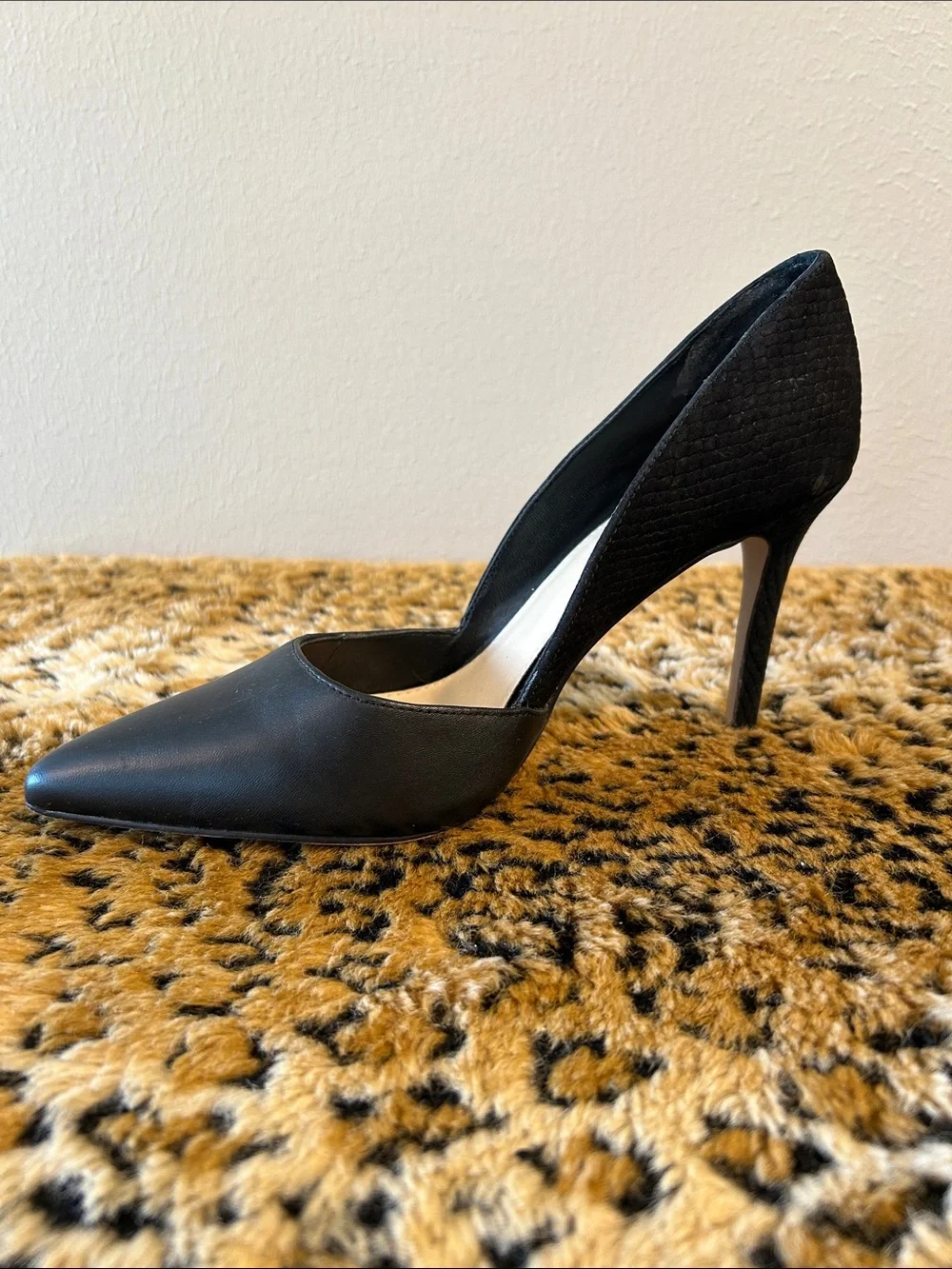 Vince Camuto Black Pointed Toe Leather Pumps